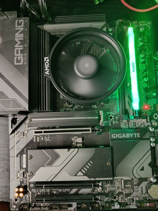 Kit Gigabyte B650 Gaming x Ax + R5 7600 + 16gb DDR5 Kingston Fury 6400 mt