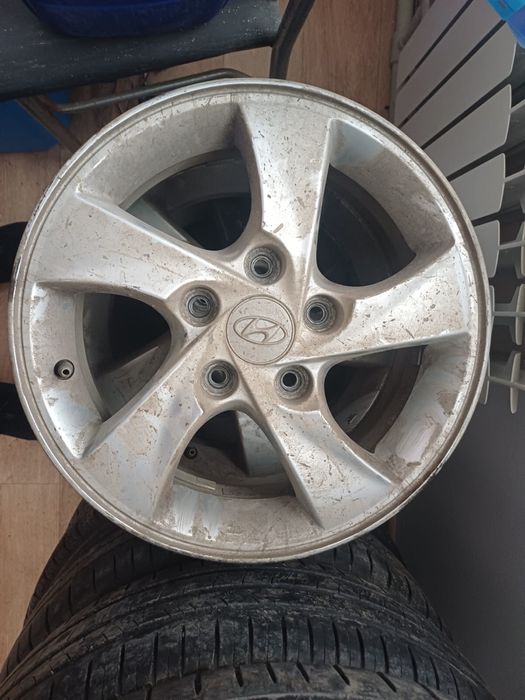 Хюндай R15. Диск с покрышкой