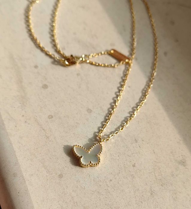 Златно дамско колие с пепрудка от бял седеф, Van Cleef & Arpels VCA