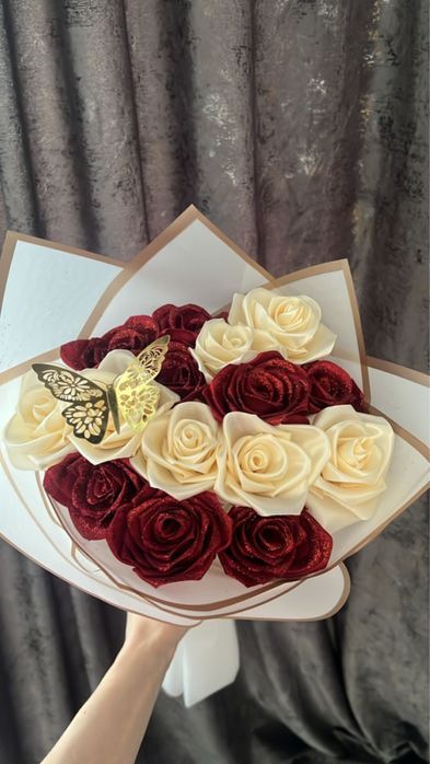 Букеты из атласных роз