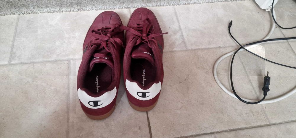 Продавам  маратонки  Champion