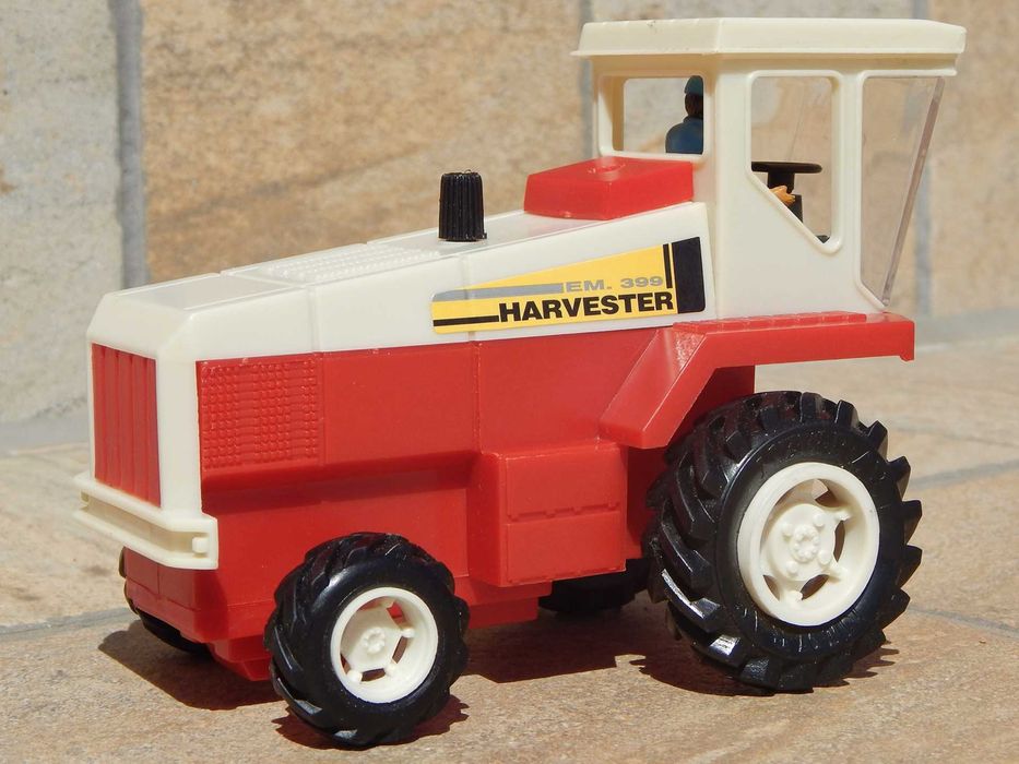 Jucarie combina agricola EM 399 Harvester New Ray 1999 plastic