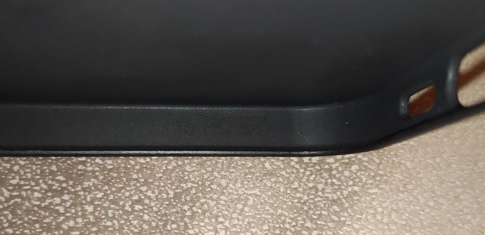 Чехлы на iPhone 16 PRO MAX
