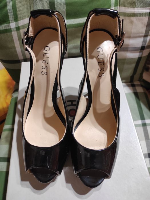 Sandala decupata,Guess