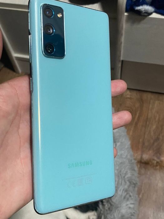 Samsung S20FE продам