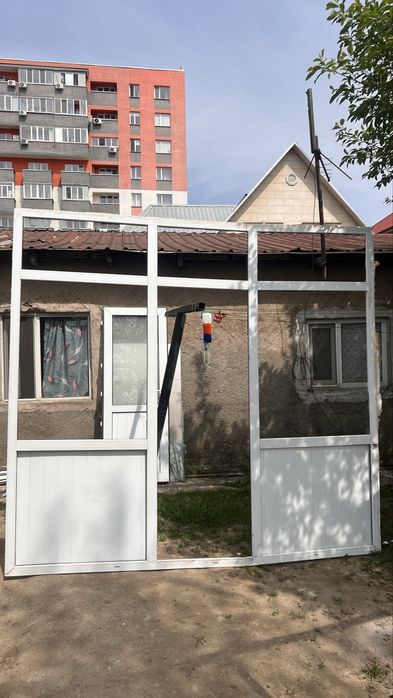 Пластиковое окно с дверью