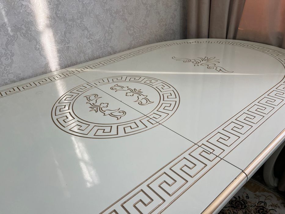 Стол со стульями