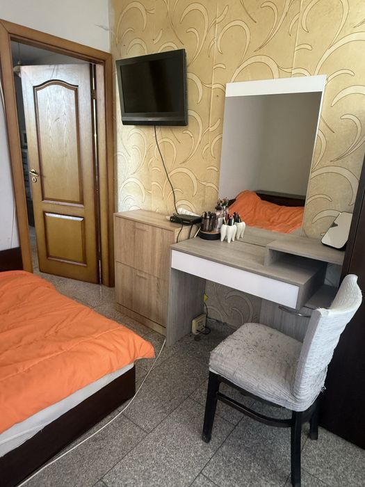 Дава се под наем Тристаен апартамент в София, Бъкстон - 60 кв.м за 714 € - Снимка #2