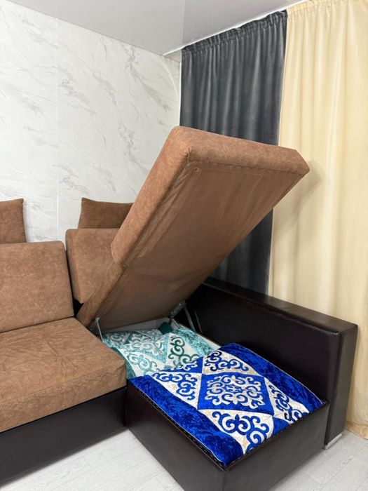 Срочно продаю диван с креслом