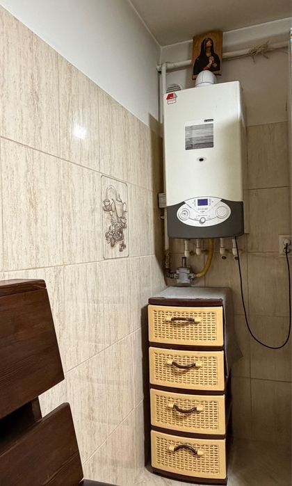 Titlu recomandat pentru OLX: Apartament 3 camere decomandat, 64 mp, Capăt 1, mobilat, mansardă, AC, 92.000 €