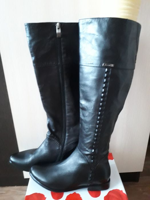 Продам женские сапоги