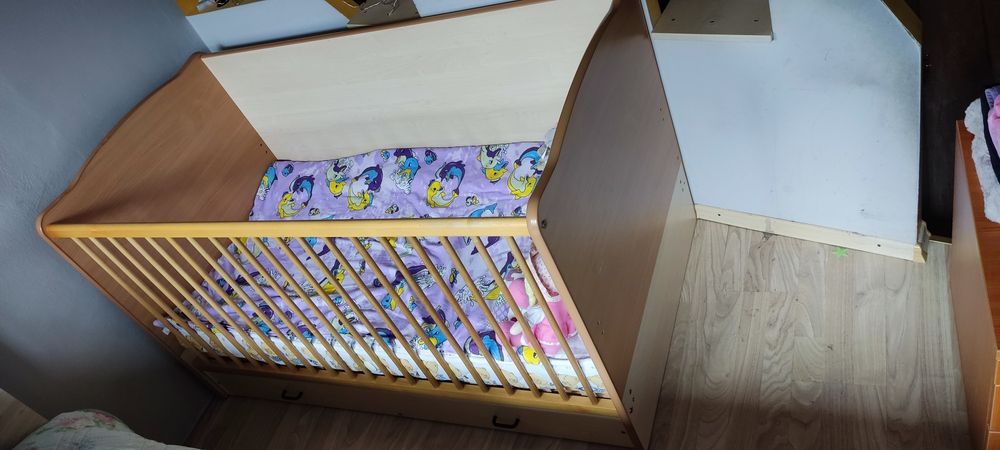 Детско легло дървено на две нива с чекмедже
