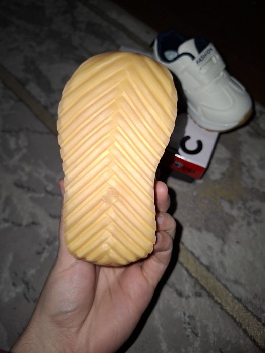 Кроссовки для детей