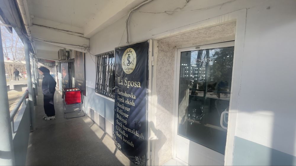 Noturar joy sotiladi mulkal hokimyat oldidagi galerinni dom 1 etaji