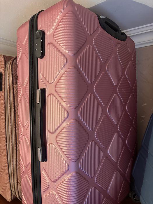 Чемоданы дорожные