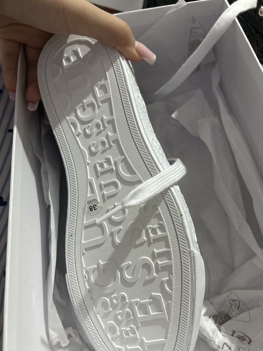 Adidasi GUESS noi