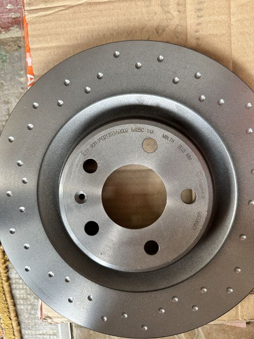 Vând discuri fața + spate + placuțe brembo