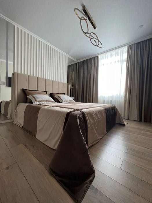 Мягкая двухспальная кровать по вашим дизайнам