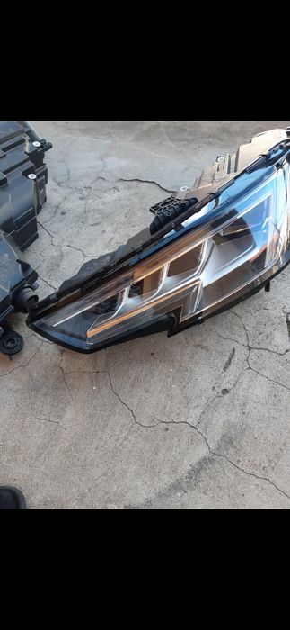 Ляв фар Audi A4 B9