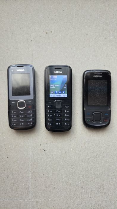 Telefon cu butoane Nokia (citiți descrierea)