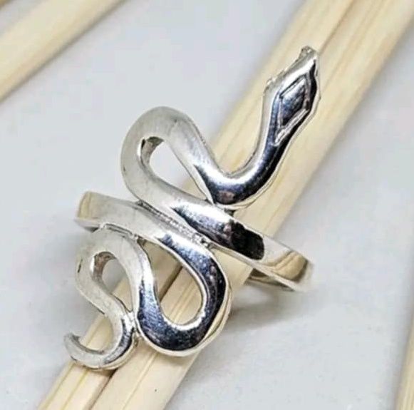 Масивен сребърен пръстен с Корунд Рубин