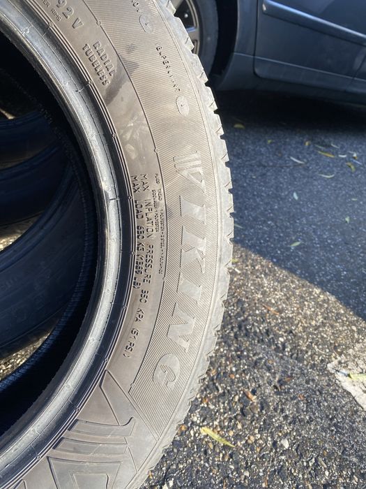 Anvelope foarte bune , nu sunt deformate sau defecte