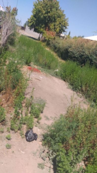 12 sotix yer sotiladi