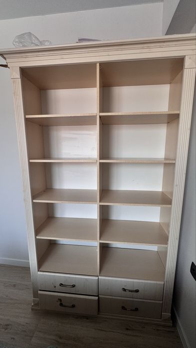 Продоется книжный шкаф