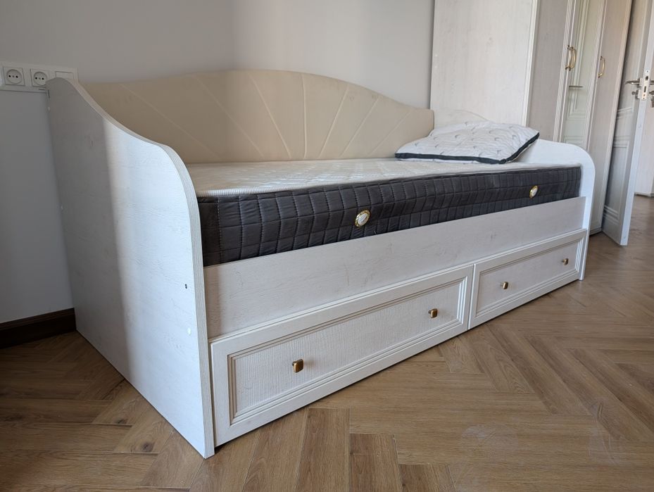 Односпальная кровать