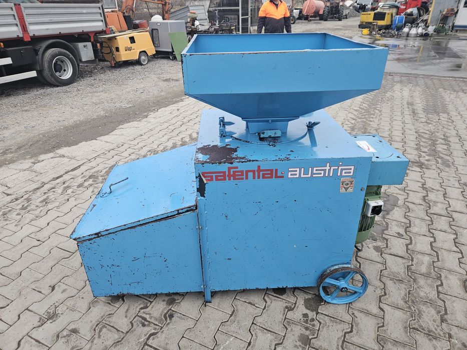 Moară cu ciocănele trifazic cu ladă de depozitare