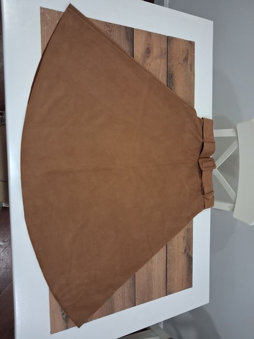 Fusta clos maro cu curea