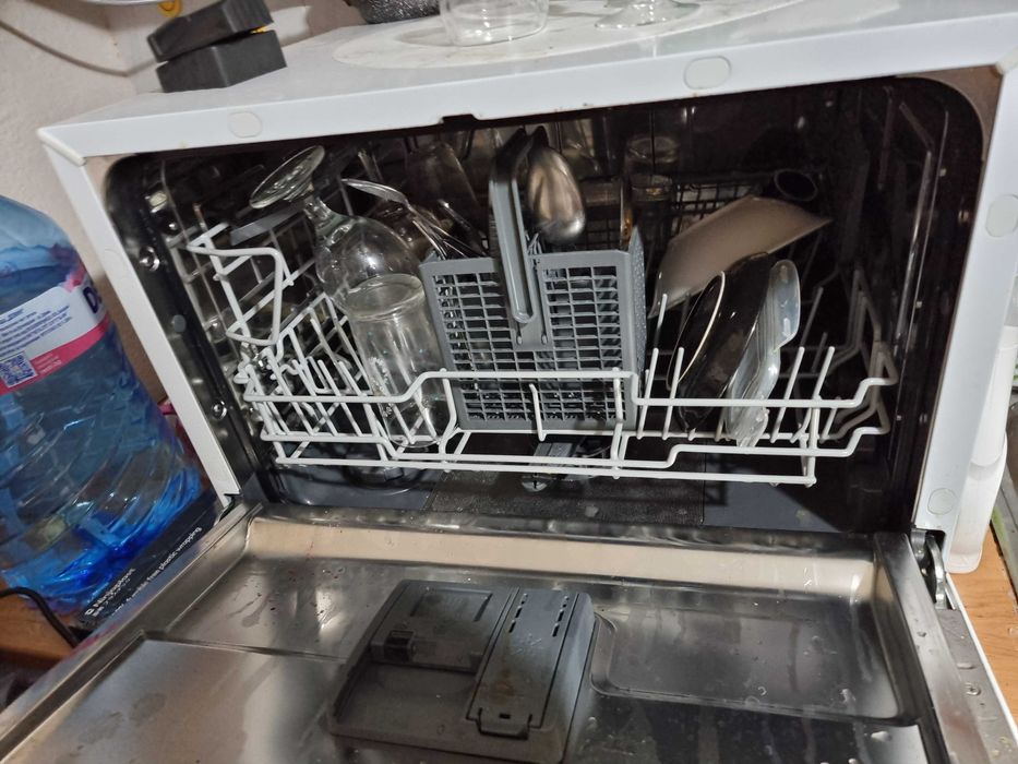 Продавам изгодно  мини съдомиялна Candy   Rapido