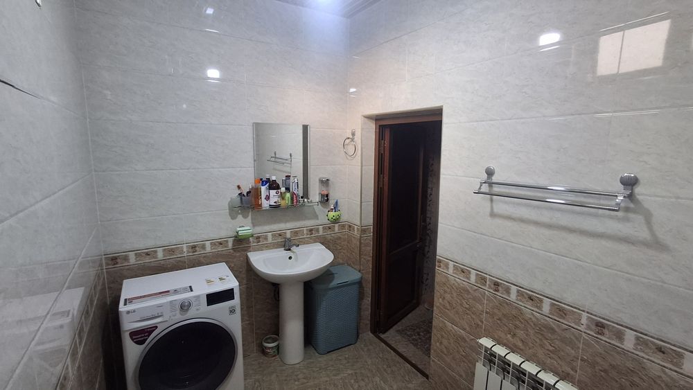 Жиззах шахар Ором бозори рупарасида 2 хонали уй сотилади