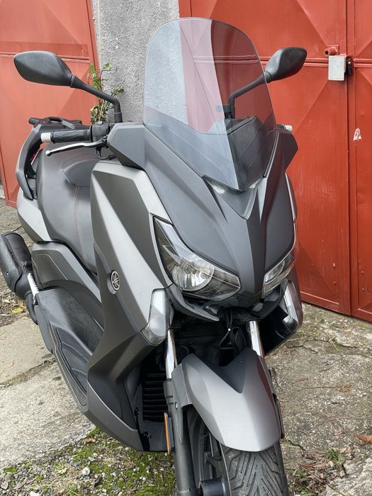 Yamaha Xmax 125 ABS se conduce cu B
