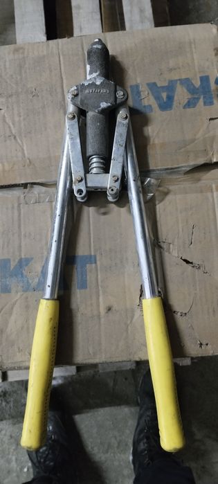 Заклепачник ручной(клепатель)