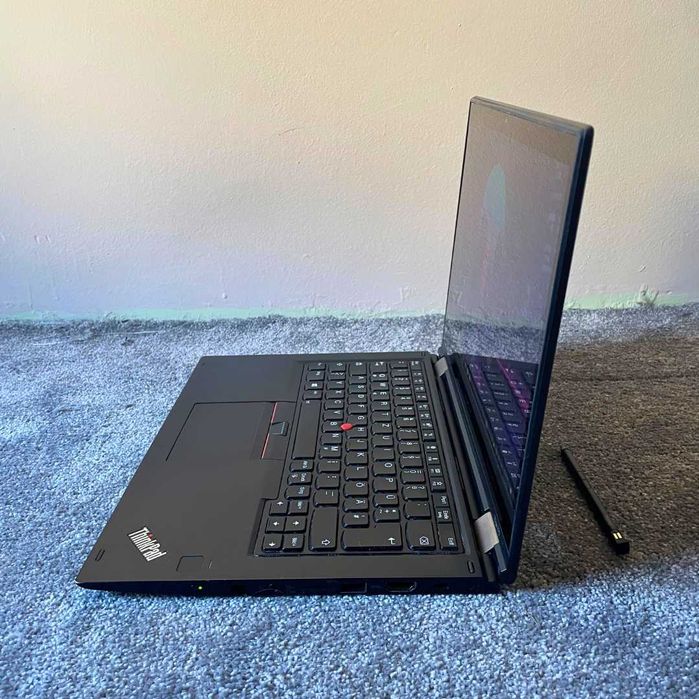 ThinkPad YOGA 370 Lenovo - 13.3''FHD Touchscreen, i5-7300u, 8GB RAM