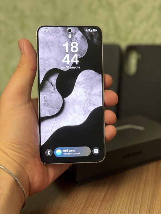 Samsung S 25 silver