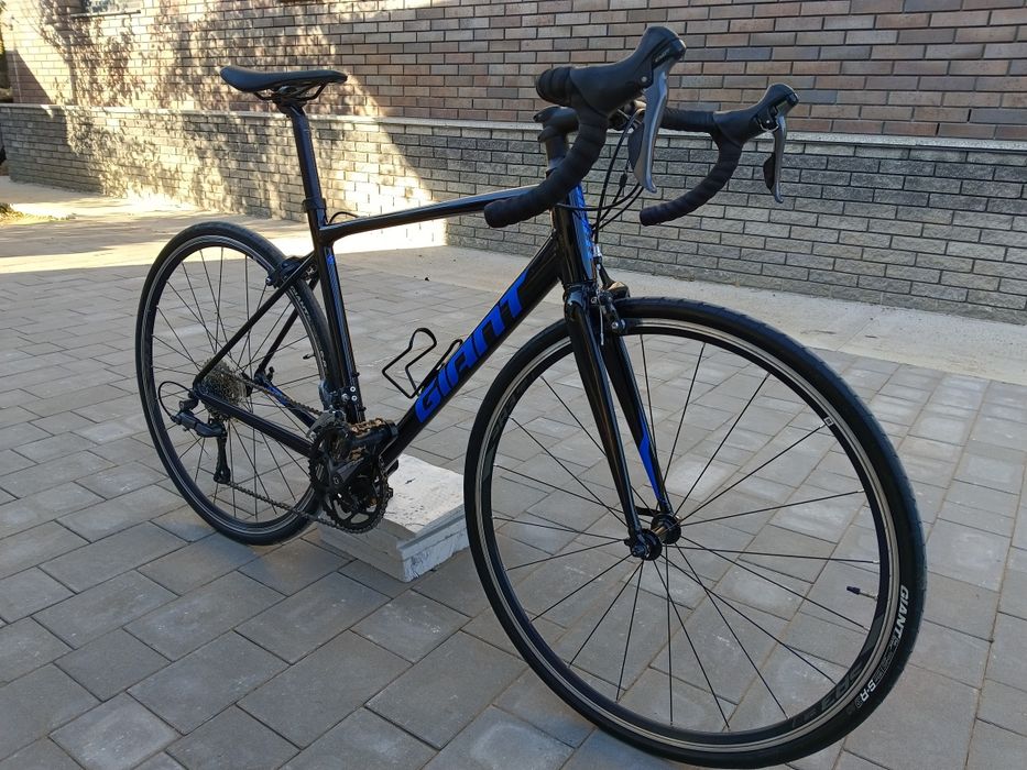 Продам шоссейный велосипед giant