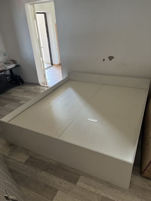 Двуспальная кровать