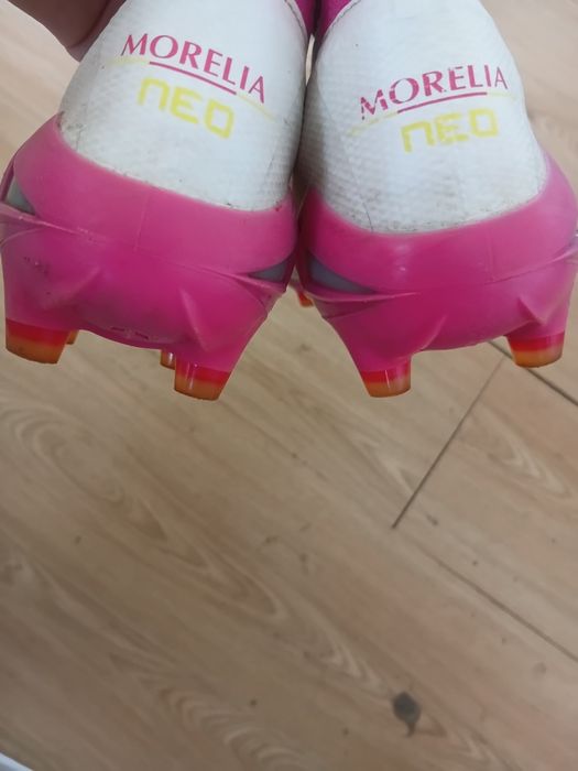Cramping morelia neo