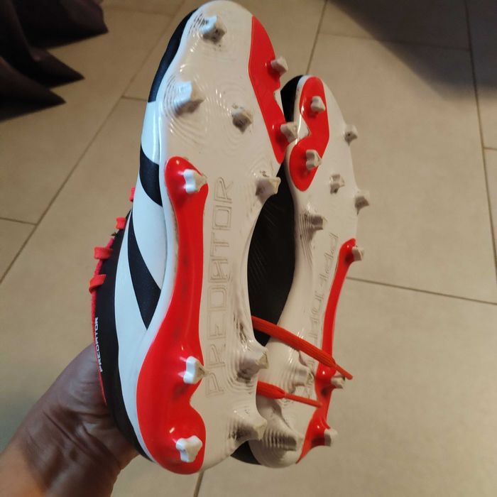 Бутонки за футбол adidas