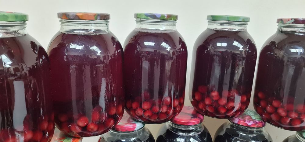 Компот вишневый домашний.