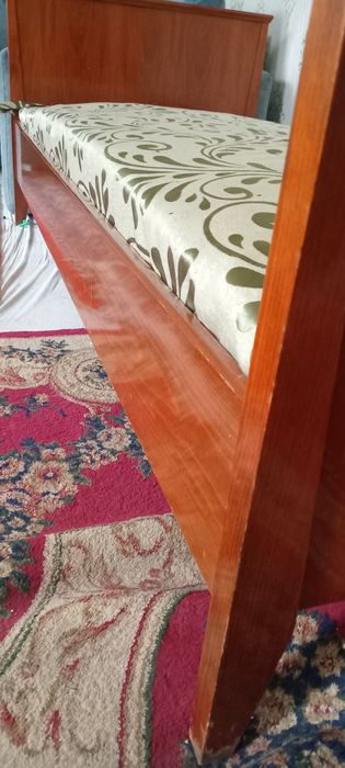 Продаю 2  кровати из чистого дерева