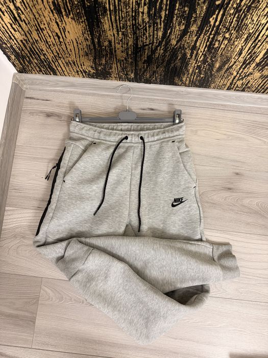 Nike Tech Fleece gri
