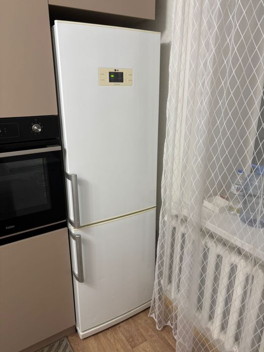 Холодильник двухкамерный LG