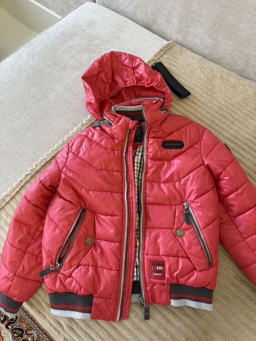 Продам на мальчика 5 -6 лет куртку