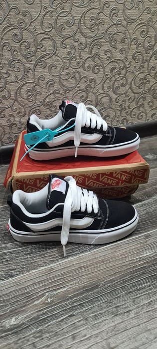 Продам кроссовки, кеды Vans, KnuSkool. 40.