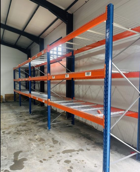 Rafturi metalice cu polita din plasa