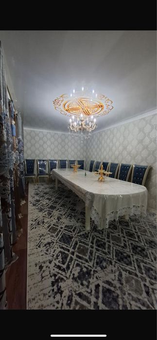 Стол жаңғақ ағаштан жасалған