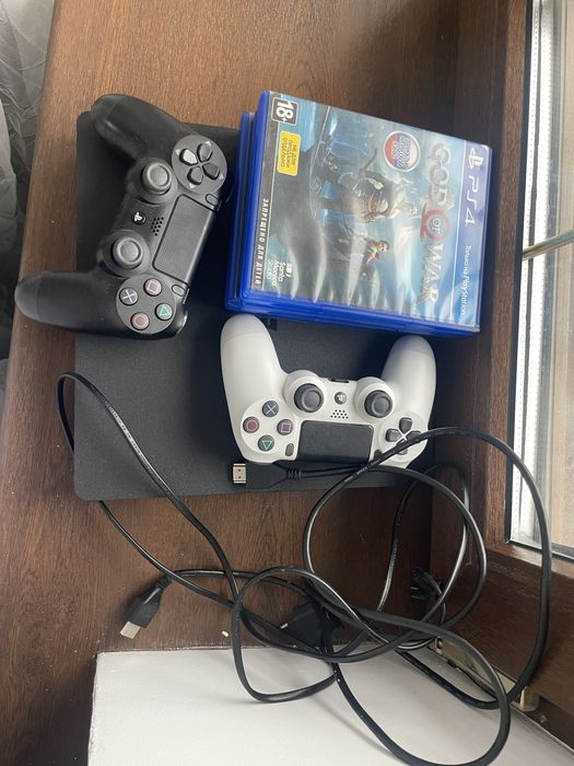 продам ps4 slim 1Tb